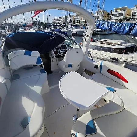 Hotel na wodzie Expo Barco Lancha H33 *