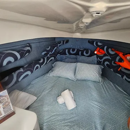 Hotel na wodzie Expo Barco Lancha H33 *