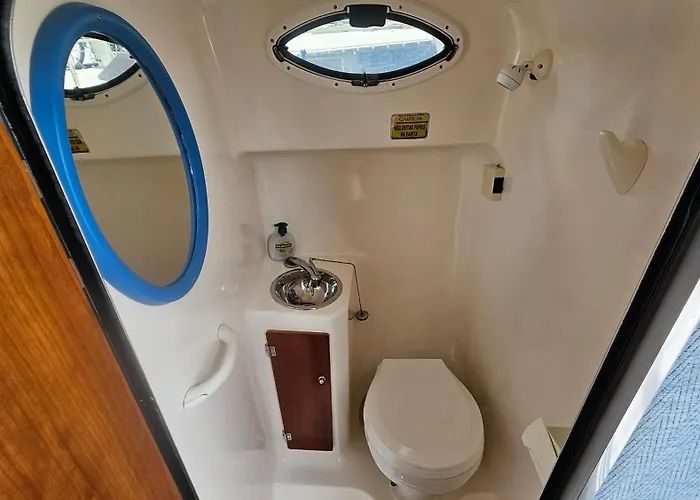 Hotel na wodzie Expo Barco Lancha H33