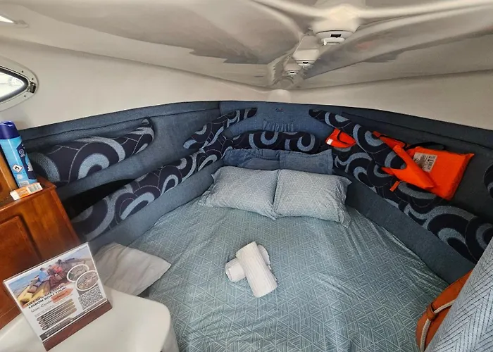 Hotel na wodzie Expo Barco Lancha H33 *