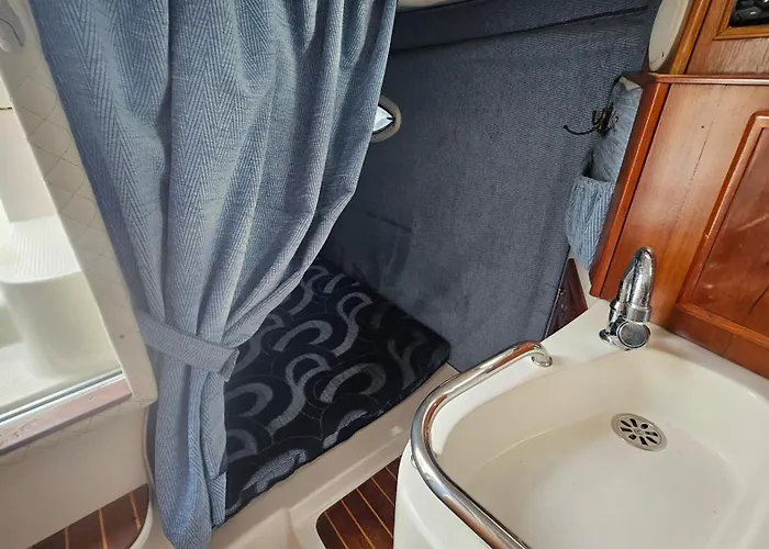 보트호텔 Expo Barco Lancha H33 *