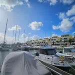 Ботель Expo Barco Lancha H33 *